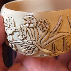 Cream floral bangle.